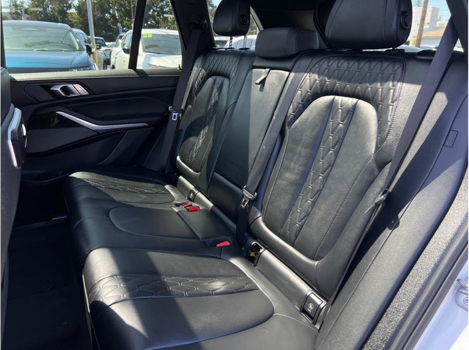 Used 2025 BMW X5 xDrive50e AWD/4WD image 10
