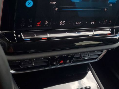 Used 2025 Volkswagen Atlas Cross Sport SE image 23