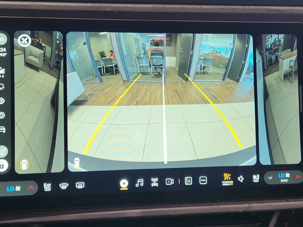 Used 2025 Rivian R1S Adventure Dual AWD/4WD image 17