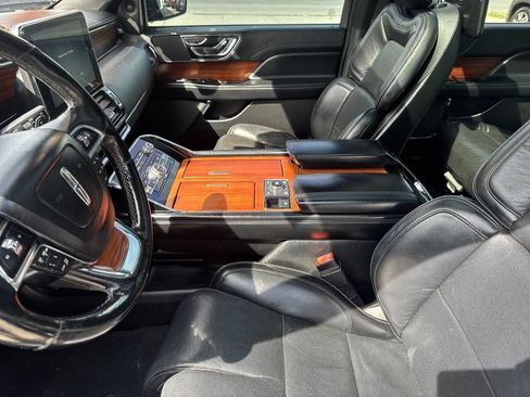 Used 2018 Lincoln Navigator Select w/ Technology Package AWD/4WD image 19
