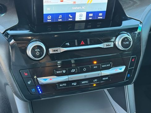 Used 2023 Ford Explorer Platinum w/ Technology Package AWD/4WD image 30