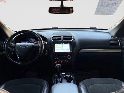 Used 2018 Ford Explorer XLT w/ Equipment Group 202A image 22