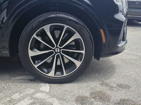 Used 2023 Bentley Bentayga AWD/4WD image 9