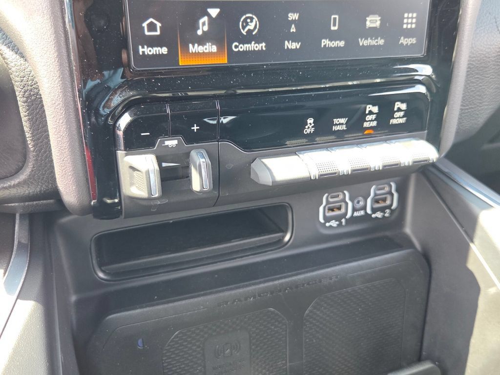 Used 2023 RAM 1500 Laramie AWD/4WD image 21