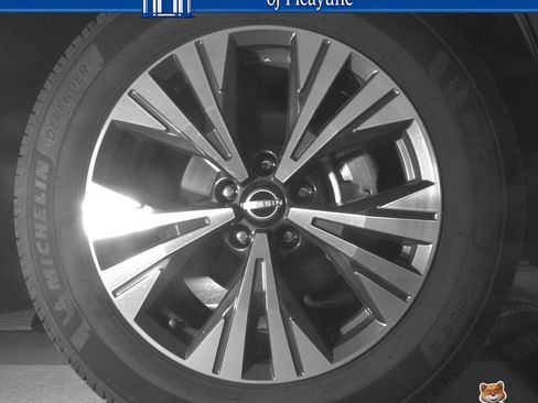 Used 2023 Nissan Rogue SV FWD image 14