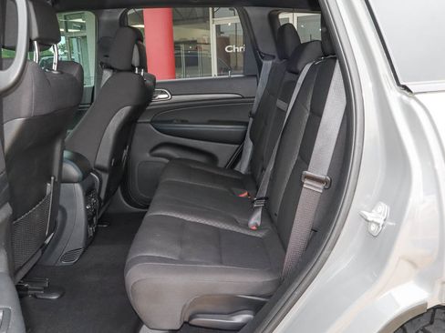 Used 2020 Jeep Grand Cherokee Laredo image 8