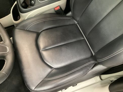 Used 2024 Chrysler Pacifica Limited FWD image 16