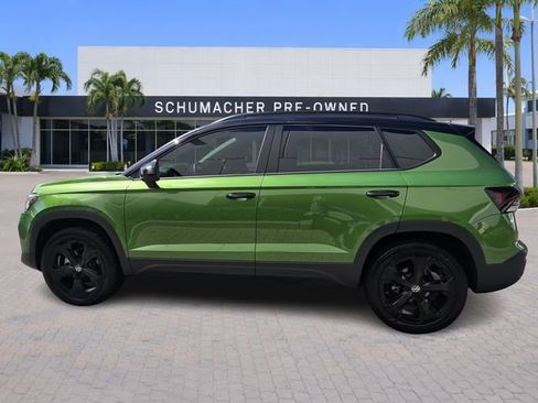 Used 2025 Volkswagen Taos SE AWD/4WD image 4