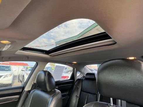 Used 2017 Nissan Altima 2.5 SL w/ Moonroof Package FWD image 15