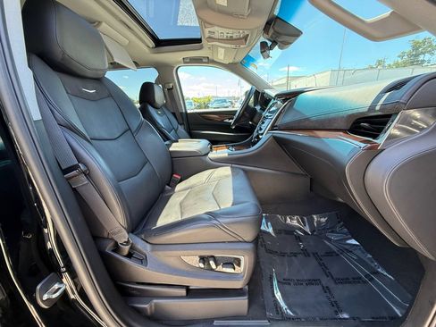 Used 2017 Cadillac Escalade Luxury AWD/4WD image 29