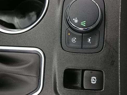 Used 2022 Chevrolet Traverse LS image 25