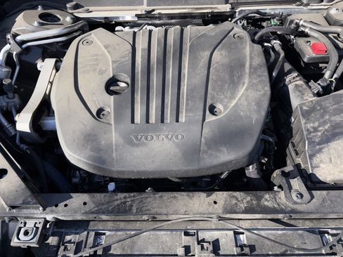 Used 2025 Volvo XC60 B5 Plus image 34