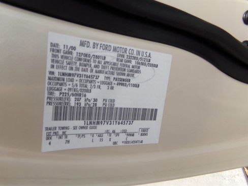 Used 2001 Lincoln Continental image 76