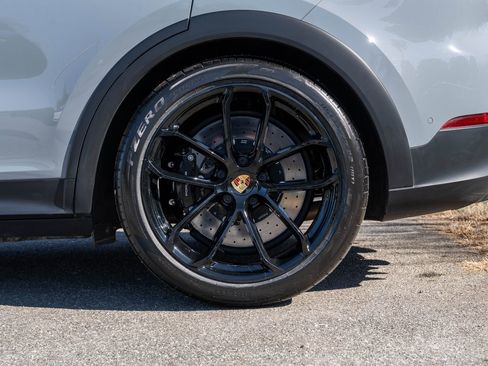 Certified 2024 Porsche Cayenne Turbo GT image 12