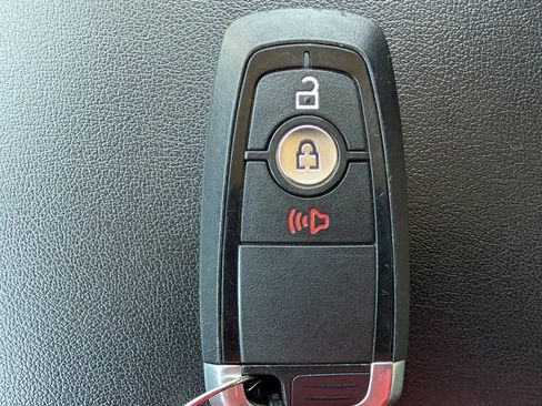 Used 2024 Ford Edge SEL image 28