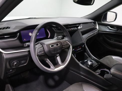 Used 2023 Jeep Grand Cherokee L Laredo image 15