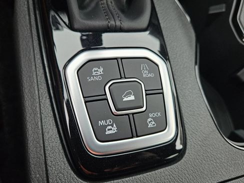 New 2026 Nissan Frontier SV w/ All-Weather Content Package AWD/4WD image 24