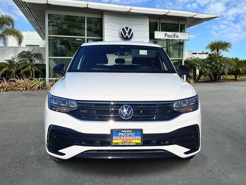 Used 2022 Volkswagen Tiguan SE R-Line image 2
