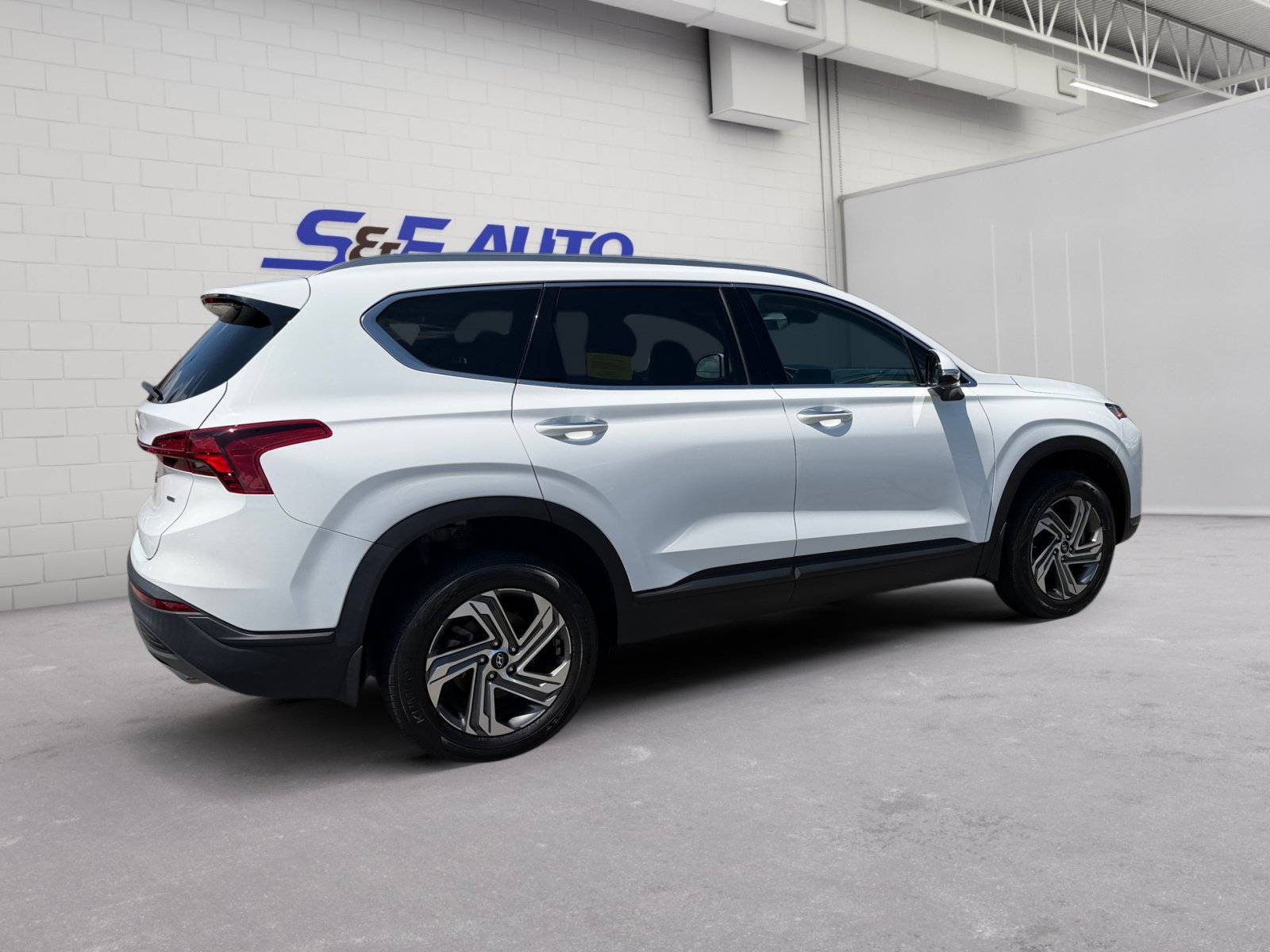 Used 2023 Hyundai Santa Fe SEL w/ Cargo Package AWD/4WD image 4