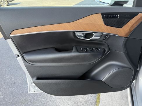 Used 2024 Volvo XC90 B6 Plus image 10