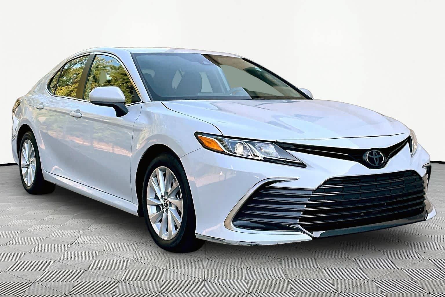 Used 2023 Toyota Camry LE FWD image 3