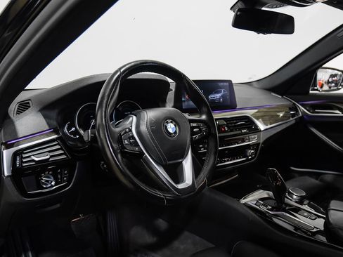 Used 2019 BMW 530i w/ Convenience Package image 3
