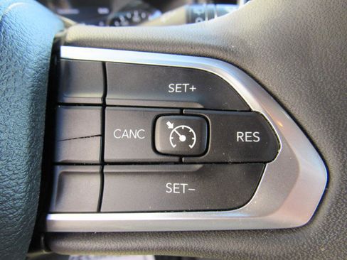 Used 2023 Jeep Compass Latitude w/ Sun and Sound Group AWD/4WD image 15