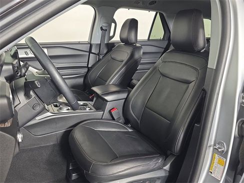 Used 2023 Ford Explorer Limited w/ Equipment Group 301A image 16
