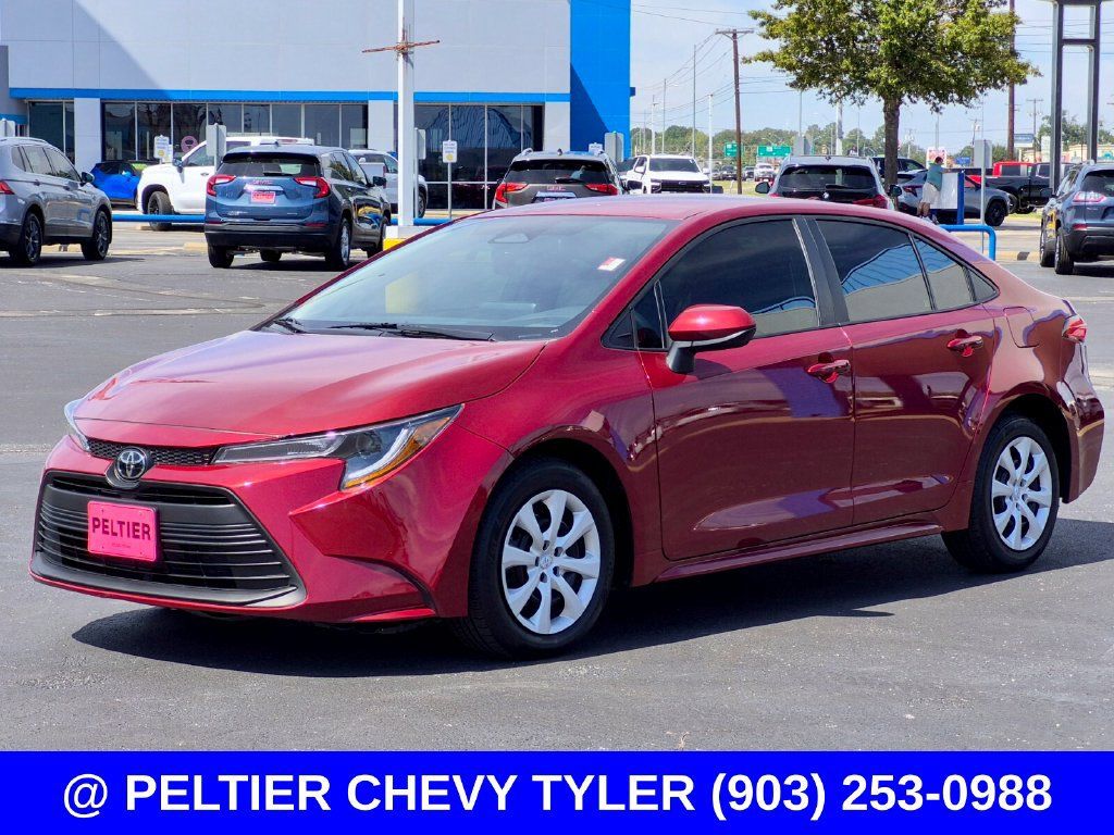 Used 2025 Toyota Corolla LE FWD image 3