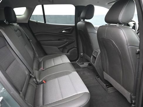 Used 2025 Chevrolet Trax LT FWD image 17