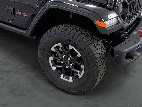 Used 2025 Jeep Gladiator Rubicon w/ Dual Top Group AWD/4WD image 14