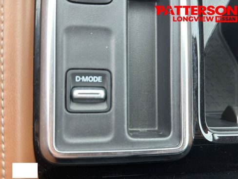 Used 2024 Nissan Pathfinder Platinum w/ Black Appearance Package FWD image 19