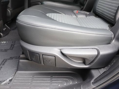 Used 2023 Toyota Highlander XSE AWD/4WD image 34