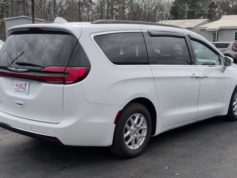 Used 2022 Chrysler Pacifica Touring-L image 8