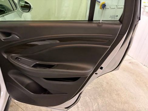 Used 2020 Buick Envision Essence FWD image 16