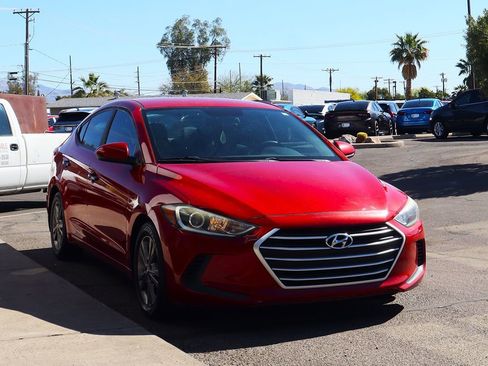 Used 2017 Hyundai Elantra SE image 14