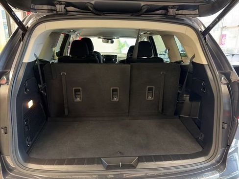 Used 2023 Subaru Ascent Premium w/ Convenience Package image 12