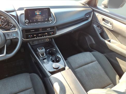 Used 2024 Nissan Rogue SV image 12