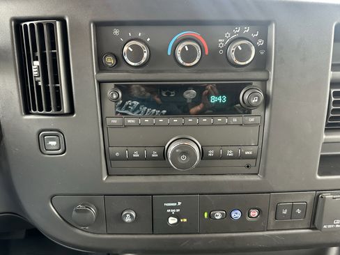 Used 2025 Chevrolet Express 3500 LT w/ LT Preferred Equipment Group RWD image 24