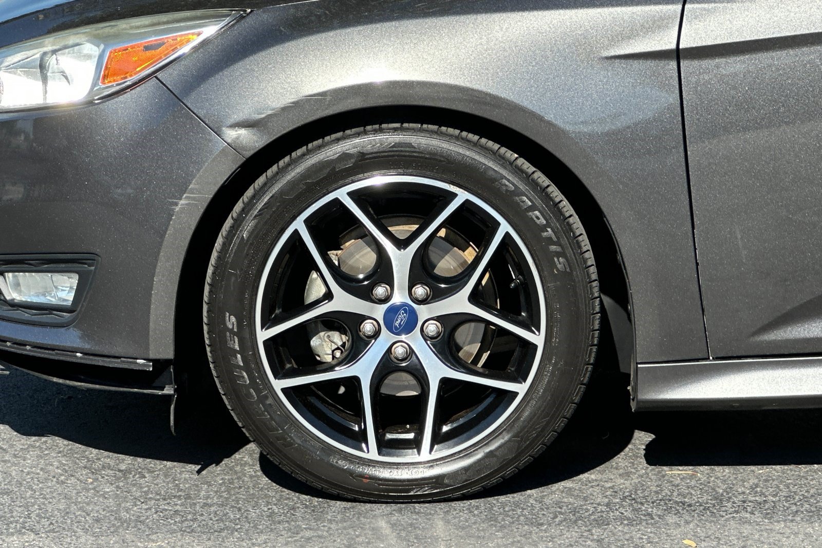Used 2015 Ford Focus SE w/ SE Sport Package FWD image 34