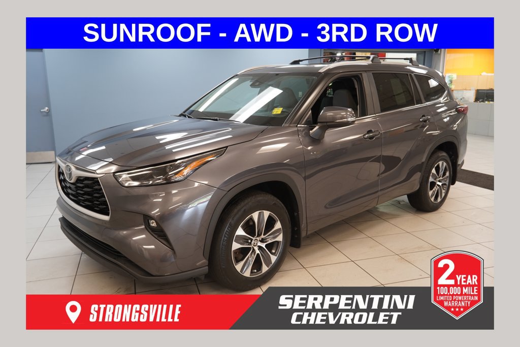 Used 2024 Toyota Highlander XLE AWD/4WD image 1