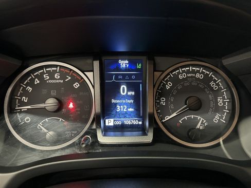 Used 2023 Toyota Tacoma TRD Off-Road w/ Technology Package AWD/4WD image 33