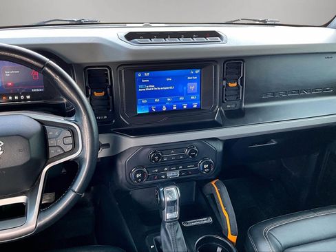 Used 2021 Ford Bronco Badlands w/ Sasquatch Package AWD/4WD image 9