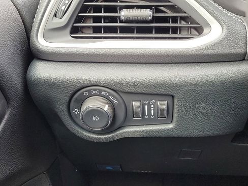 New 2026 Chrysler Pacifica Select image 14