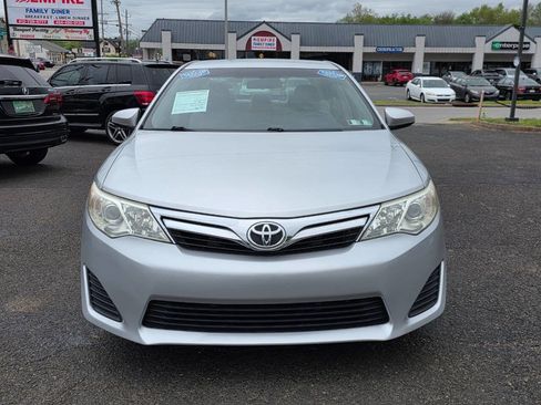Used 2012 Toyota Camry LE FWD image 2