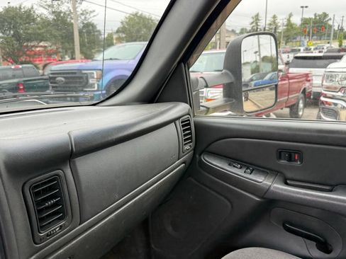 Used 2006 Chevrolet Silverado 2500 LT w/ Skid Plate Package AWD/4WD image 21