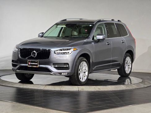 Used 2017 Volvo XC90 T6 Momentum w/ Vision Package image 5