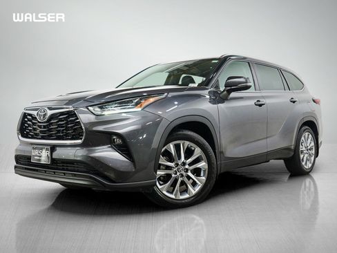 Used 2024 Toyota Highlander Limited AWD/4WD image 1