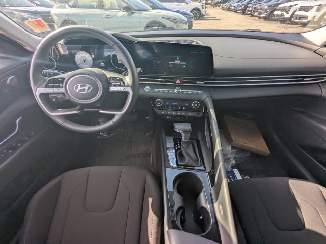 Used 2025 Hyundai Elantra SEL FWD image 15
