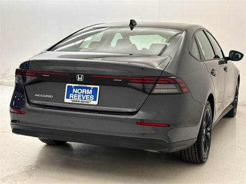 Certified 2025 Honda Accord SE image 9